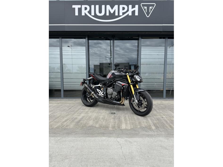 TRIUMPH SPEED TRIPLE 1200 RS